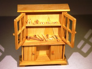 Miniature kitchen items